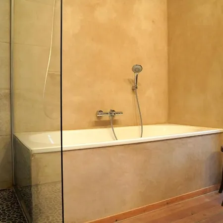 Well-situated And Comfortable Gante